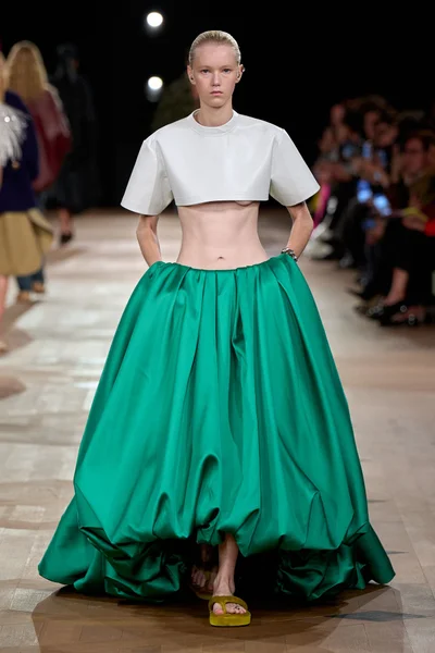 Look 50